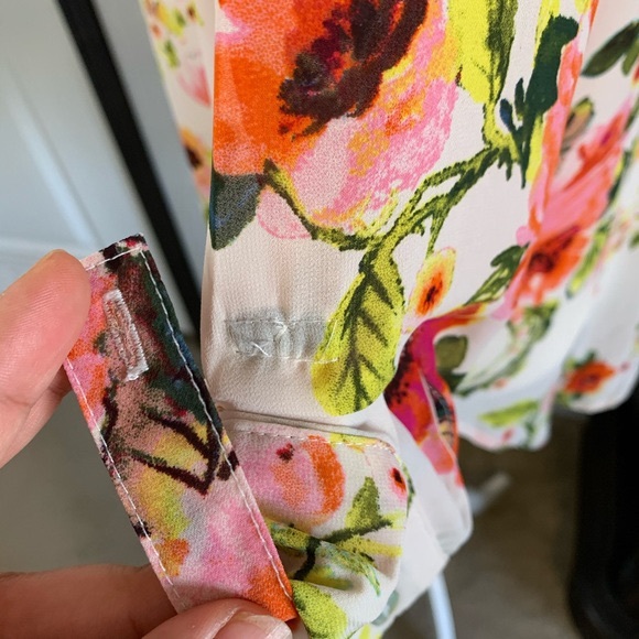 Sheer floral print 3/4 sleeves notchet keyhole - Picture 8 of 10